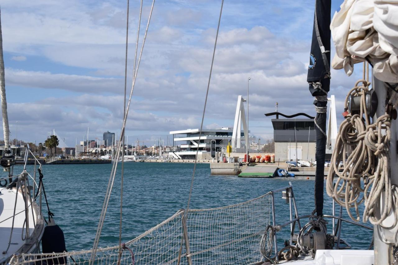 Velero En Puerto De Valencia - E&M Boats Hotel ภายนอก รูปภาพ