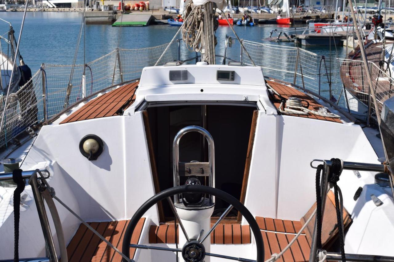 Velero En Puerto De Valencia - E&M Boats Hotel ภายนอก รูปภาพ